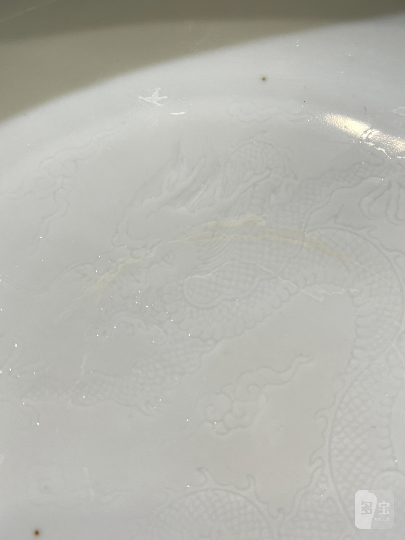 清康熙 白釉暗刻龙纹盘 - 图5